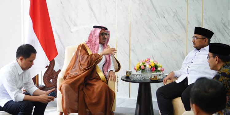 Menag RI Yaqut Cholil Qoumas menerima kehadiran Dubes Saudi untuk Indonesia Faisal bin Abdullah Al-Amudi, Rabu (14/6/2023). (Foto: Alibi/Dok. Kemenag RI)