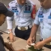 Petugas menggeledah bungkusan nasi goreng berisi narkoba di Lapas Kelas IIB Idi, Kabupaten Aceh Timur, Kamis (8/6/2023). (Foto: Antara/HO)