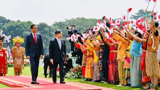 Presiden Joko Widodo dan Ibu Iriana Joko Widodo menerima kunjungan kenegaraan Kaisar Jepang Naruhito dan Permaisuri Masako di Istana Kepresidenan Bogor. (Foto: Alibi/Dok. BPMI Setpres/Lukas)