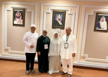 Ketua DPP PDI Perjuangan Puan Maharani (kedua kanan) bertemu dengan bakal calon presiden usungan Koalisi Perubahan untuk Persatuan (KPP) Anies Baswedan (kiri) di Guest House di Mina, Saudi Arabia. (Foto: Antara/HO-PDIP)