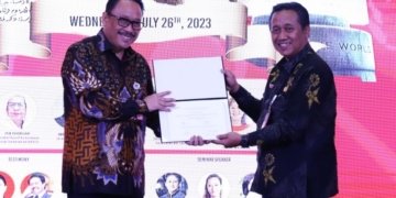 Perpustakaan Nasional Republik Indonesia (Perpusnas) menerima sertifikat Memory of the World dari Unesco untuk naskah Hikayat Aceh yang telah ditetapkan sebagai Ingatan Kolektif Dunia di Jakarta, Rabu (26/7/2023). (Foto: Antara/HO-Perpusnas)