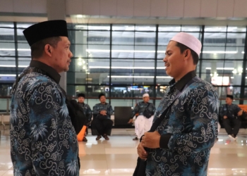 Ketua MPU Aceh Barat Tgk Mahdi Kari Usman Bersama Group Head CSR, Exrel, & Corcomm PT Mifa Bersaudara. (Foto untuk Alibi)