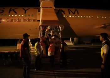 Kedatangan jemaah haji Kloter BTJ-07 di Bandara Sultan Iskandar Muda, Aceh Besar, Selasa (11/7/2023) pukul 02.21 WIB. (Foto: Alibi/Dok. Kemenag Aceh)