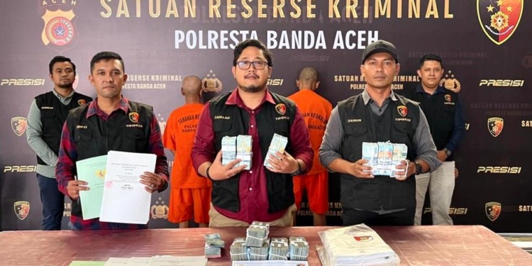 Polresta Banda Aceh sita barang bukti tambahan kasus korupsi pengadaan lahan Zikir Nurul Arafah Islamic Center di Desa Ulee Lheue, Banda Aceh. (Foto: Alibi/Dok. Polresta Banda Aceh)