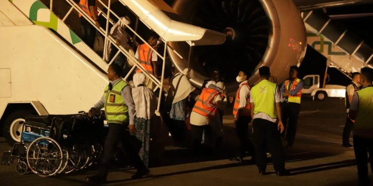 Kedatangan para jemaah haji Aceh kloter 8 di Bandara Internasional Sultan Iskandar Muda, Aceh Besar. (Foto: Alibi/Dok. Kemenag Aceh)