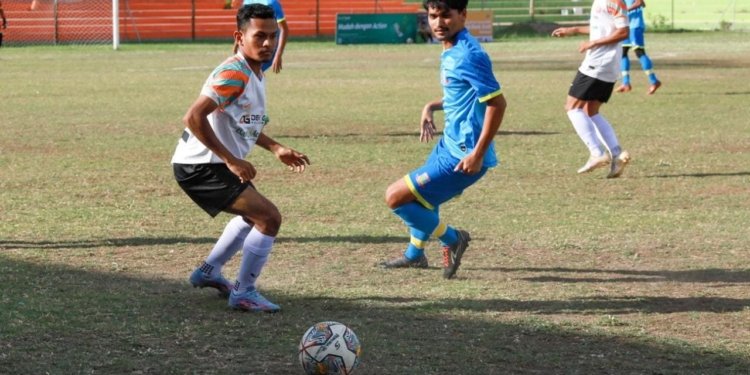 Pertandingan Persiraja Selection VS Mata Ie FC pada laga pembuka Bank Aceh Action Cup 2023 di Stadion H. Dimurthala, Banda Aceh, Jumat (21/7/2023) sore. (Foto: Alibi/Dok. Bank Aceh)