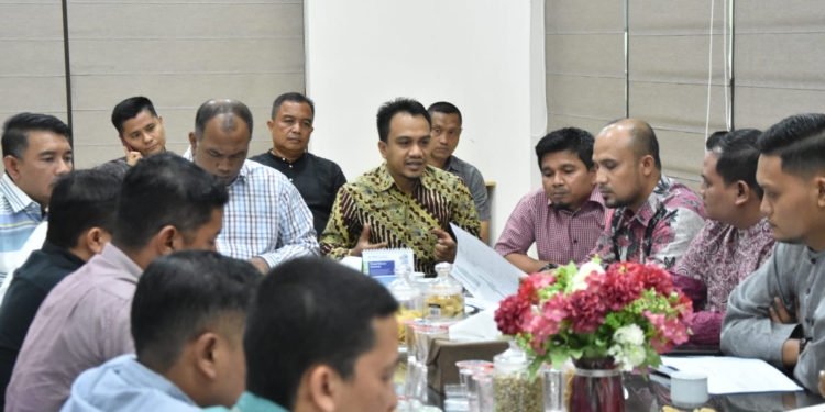 KIP Banda Aceh menghadiri Rapat Rasionalisasi Rencana Anggaran Pilkada Tahun 2024. (Foto: Alibi/Dok. KIP Banda Aceh)