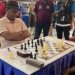 Atlet Korps Pegawai Republik Indonesia (Korpri) Aceh, M Hendrik Friasayani, saat bertanding pada cabang olahraga catur kategori standar perorangan putra di Pekan Olahraga Nasional (PORNAS) Korpri, Semarang. (Foto: Alibi/Dok. Humas Pemerintah Aceh)