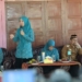 Penjabat Ketua TP PKK Aceh Ny Ayu Marzuki saat memberikan pembinaan Gammawar di Desa Kute Sempur, Kecamatan Ketambe, Kabupaten Aceh Tenggara, Selasa (25/7/2023). (Foto: Alibi/Dok. Humas Pemerintah Aceh)