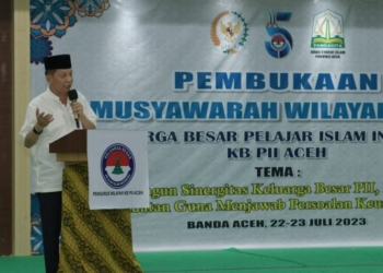 Penjabat Gubernur Aceh, Achmad Marzuki, membuka Musyawarah Wilayah ke 5 Pelajar Islam Indonesia (PII) KB Aceh di Aula Dinas Syariat Islam Banda Aceh, Sabtu (22/7/2023) malam. (Foto: Alibi/Dok. Humas Pemerintah Aceh)