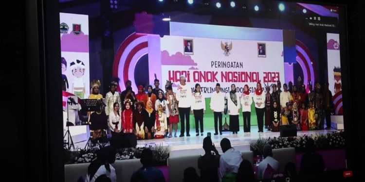 Peringatan Hari Anak Nasional via konferensi video, dari ruang kerja Meuligoe Gubernur Aceh, Banda Aceh, Minggu (23/7/2023). (Foto: Alibi/Dok. Humas Pemerintah Aceh)
