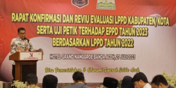 Dirjen Otonomi Daerah Kemendagri, Akmal Malik, saat memberikan sambutan serta arahan pada Rapat Konfirmasi dan Review Evaluasi LPPD Kabupaten/Kota serta Uji Petik Terhadap EPPD Tahun 2023. (Foto: Alibi/Dok. Humas Pemerintah Aceh)