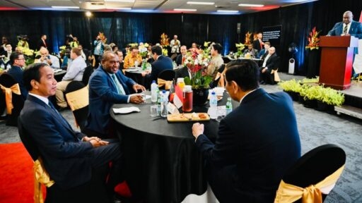 Presiden Joko Widodo menghadiri pertemuan forum bisnis pertama antara Indonesia dan Papua Nugini (PNG) yang digelar di APEC Haus, Papua Nugini, pada Rabu (5/7/2023). (Foto: Alibi/Dok. BPMI Setpres/Laily Rachev)