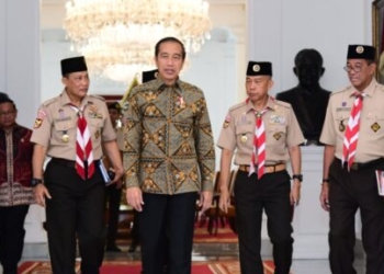 Budi Waseso (pramuka, kiri) temui Presiden Joko Widodo pada Jumat (14/7/2023), di Istana Merdeka, Jakarta. (Foto: Alibi/Dok. BPMI Setpres/Lukas)