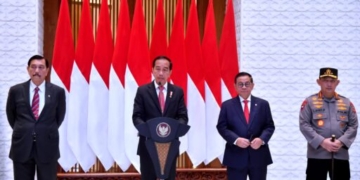 Presiden Jokowi memberikan keterangan pers di Pangkalan TNI AU Halim Perdanakusuma, Jakarta, pada Kamis (27/7/2023). (Foto: Alibi/Dok. BPMI Setpres/Rusman)