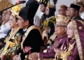 Wakil Presiden (Wapres) K.H. Ma’ruf Amin didampingi Ibu Hj Wury Ma’ruf Amin di Istana Merdeka. (Foto: Alibi/Dok. Setwapres RI)