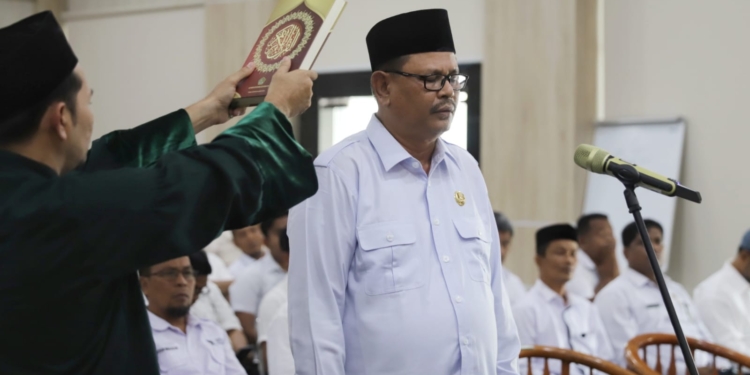 Pelantikan Ahmad Yani sebagai Kabag TU Kanwil Kemenag Aceh. (Foto: Alibi/Dok. Kemenag Aceh)