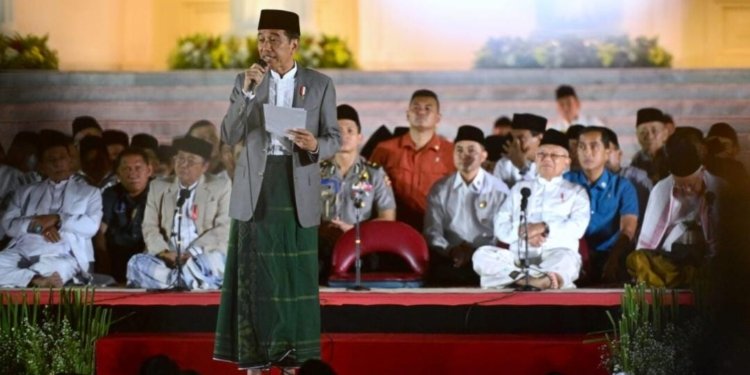 Presiden Jokowi memberikan sambutan pada acara Zikir dan Doa Kebangsaan 78 Tahun Indonesia Merdeka di halaman Istana Merdeka, Jakarta, Selasa (1/8/2023). (Foto: BPMI Setpres/Muchlis Jr)