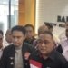 Ketua Barikade 98 yang juga dikenal sebagai Kepala BP2MI, Benny Rhamdani, saat mendatangi Bareskrim Polri untuk melaporkan Rocky Gerung terkait dugaan penghinaan Presiden Joko Widodo, Senin (31/7). (Foto: CNN Indonesia/Arief Bimaputra)