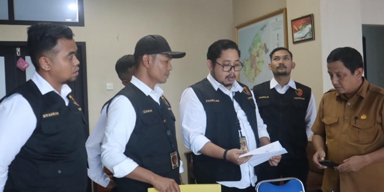 Satreskrim Polresta Banda Aceh menangkap Kepala Dinas PUPR Kota Banda Aceh M Yasir. (Foto: Alibi/Dok. Polresta Banda Aceh)