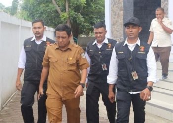 Satreskrim Polresta Banda Aceh menangkap Kepala Dinas PUPR Kota Banda Aceh M Yasir. (Foto: Alibi/Dok. Polresta Banda Aceh)