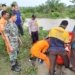 Tim SAR melakukan pencarian terhadap dua orang anak hilang terbawa arus sungai Krueng Lehob, Aceh Utara. (Foto: Alibi/Dok. Polres Aceh Utara)