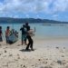 Nelayan Pulo Aceh menyelamatkan seorang wanita yang lompat ke laut dari KMP Aceh Hebat. (Foto istimewa)