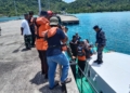 Basarnas Banda Aceh mengevakuasi penumpang KMP Aceh Hebat 2 yang nekat loncat ke laut. (Foto: Alibi/Dok. Basarnas Banda Aceh)