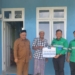PT Mifa Bersaudara serahkan bantuan rumah layak huni untuk Sofyan (55), yang berprofesi sebagai nelayan, warga Gampong Langung, Kecamatan Meureubo, Aceh Barat. (Foto untuk Alibi)