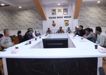 Polres Bener Meriah menggelar pertemuan dengan kedua belah pihak keluarga yang mengalami kecelakaan. (Foto: Alibi/Dok. Polres Bener Meriah)