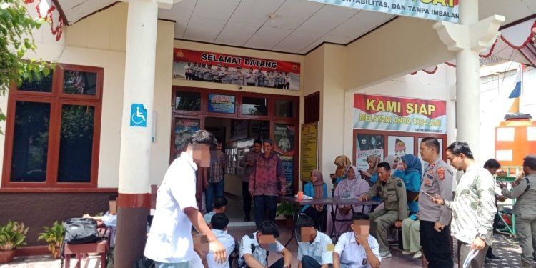 Polisi jaring 18 pelajar yang bolos sekolah di Kota Lhokseumawe. (Foto: Alibi/Dok. Polres Lhokseumawe)