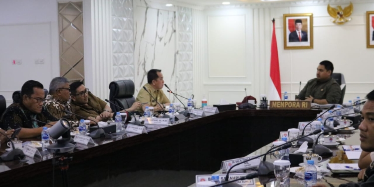 Menteri Pemuda dan Olahraga (Menpora) RI, Dito Ariotedjo menerima audiensi Pemerintah Aceh dan Pemerintah Sumut. (Foto: Alibi/Dok. Humas Aceh)