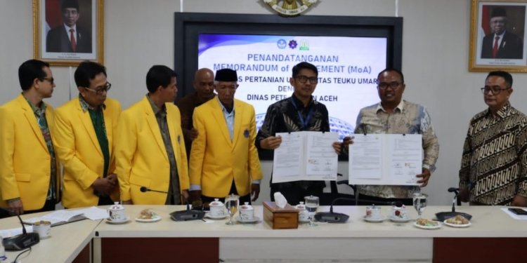 Penandatanganan Nota Kesepakatan kerja sama Disnak Aceh dengan UTU. (Foto: Alibi/Dok. Humas Aceh)