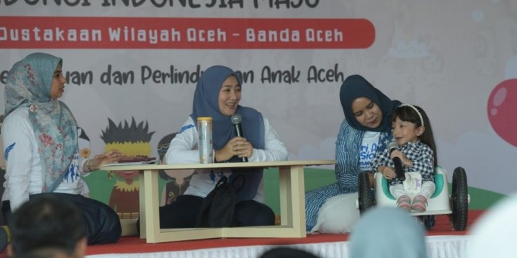 Bunda Paud Aceh, Ny Ayu Marzuki menghadiri Puncak peringatan Hari Anak Nasional (HAN) tingkat Aceh 2023 di Aula Teater Perpustakaan Wilayah Aceh, Sabtu, (5/8/2023). (Foto: Alibi/Dok. Humas Aceh)