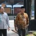 Asisten Administrasi Umum Sekda Aceh, Iskandar, didampingi kepala BPPA Akkar Arafat dan Kabag Materi dan Komunikasi Pimpinan pada Biro Adpim Setda Aceh, M Gade, saat meninjau Bazar Kuliner Produk Unggulan Khas Aceh di TMII Jakarta. (Foto: Alibi/Dok. Humas Aceh)