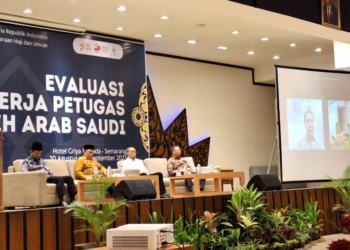 Dirjen PHU Hilman Latif beri sambutan virtual pada Evaluasi Kinerja Petugas PPIH Arab Saudi. (Foto: Alibi/Dok. Kemenag)