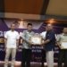 Kepala Kanwil Kemenag Aceh, Azhari (berpeci), menerima penghargaan KPPN Awards. (Foto: Alibi/Dok. Kemenag Aceh)