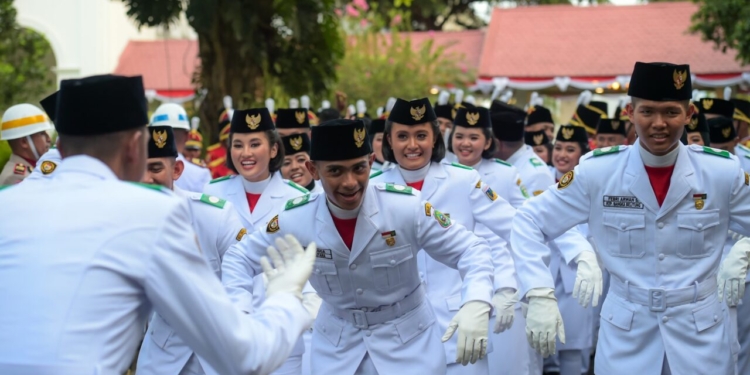 Sejumlah Pasukan Pengibar Bendera Pusaka (Paskibraka) setelah bertugas pada Upacara Peringatan HUT Ke-78 Kemerdekaan RI, Kamis (17/8/2023), di Istana Merdeka Jakarta. (Foto: Alibi/Dok. BPMI Setpres)