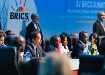 Presiden Joko Widodo dalam sesi BRICS-Africa Outreach and BRICS Plus Dialogue, Konferensi Tingkat Tinggi (KTT) BRICS ke-15, di Republik Afrika Selatan, Kamis (24/8/2023). (Foto: BPMI Setpres/Laily Rachev)
