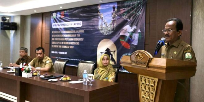 Asisten Perekonomian dan Pembangunan Sekda Aceh, Mawardi, membuka workshop Perumusan Kelembagaan Sekolah Lapang Kewirausahaan Tani, di Banda Aceh, Selasa (8/8/2023). (Foto: Alibi/Dok. Humas Aceh)