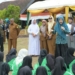 Pj Ketua Tim Penggerak PKK Aceh, Ayu Marzuki, memberikan sosialisasi manfaat tablet tambah darah bagi siswa remaja putri, di SMK Negeri 1 Mesjid Raya, Aceh Besar. (Foto: Alibi/Dok. Humas Aceh)