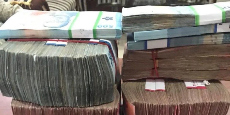 Uang senilai Rp500 juta yang diduga aliran dana kasus korupsi PT RS Arun Lhokseumawe. (Foto: Antara/HO-Kejari Lhokseumawe)
