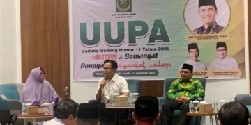 Pakar Hukum Tata Negara Yusril Ihza Mahendra saat mengisi diskusi terkait UUPA, di Banda Aceh, Jumat (11/8/2023). (Foto: Antara/Rahmat Fajri)
