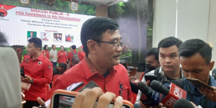 Ketua DPP PDIP Bidang Ideologi dan Kaderisasi Djarot Saiful Hidayat di Kantor DPP PDIP, Jakarta, Kamis (21/9/2023). (Foto: Antara/Narda Margaretha Sinambela)