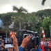 Panglima TNI Laksamana TNI Yudo Margono dan istri melepas peserta lari "Panglima TNI RUN" dalam rangka HUT Ke-78 TNI di Lapangan Monas, Jakarta, Minggu (24/9/2023). (Antara/Laily Rahmawaty)