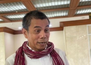 Anggota Komisi III DPR RI Hinca Panjaitan di Kompleks Parlemen, Senayan, Jakarta, Senin (18/9/2023). (Foto: Antara/Melalusa Susthira K)