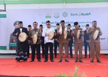 Bank Aceh, Kejati Aceh dan Dinas Pendidikan Dayah melaksanakan program Jaksa Masuk Dayah di Pondok Pesantren Al Manar, Desa Lampermai, Kecamatan Krueng Barona Jaya, Aceh Besar. (Foto: Alibi/Dok. Bank Aceh)