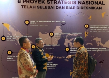 Kepala Biro Administrasi Pembangunan Setda Aceh, T Robby Irza (batik hitam), menghadiri peresmian delapan Proyek Strategis Nasional (PSN), di Jakarta, Rabu (13/9/2023). (Foto untuk Alibi)