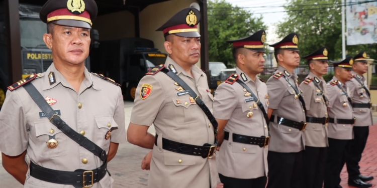 Kapolresta Banda Aceh melakukan pelantikan terhadap empat kapolsek baru. (Foto: Alibi/Dok. Polresta Banda Aceh)