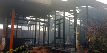 Enam rumah warga di Gampong Lueng Bata, Kecamatan Lueng Bata, Kota Banda Aceh ludes terbakar pada Selasa (19/9/2023). (Foto: Alibi/Dok. BPBA)